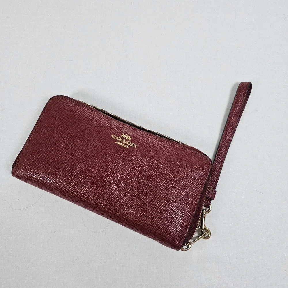Coach Burgundy Crossgrain Leather Accordion Zip Wallet Wristlet Gold Hardware